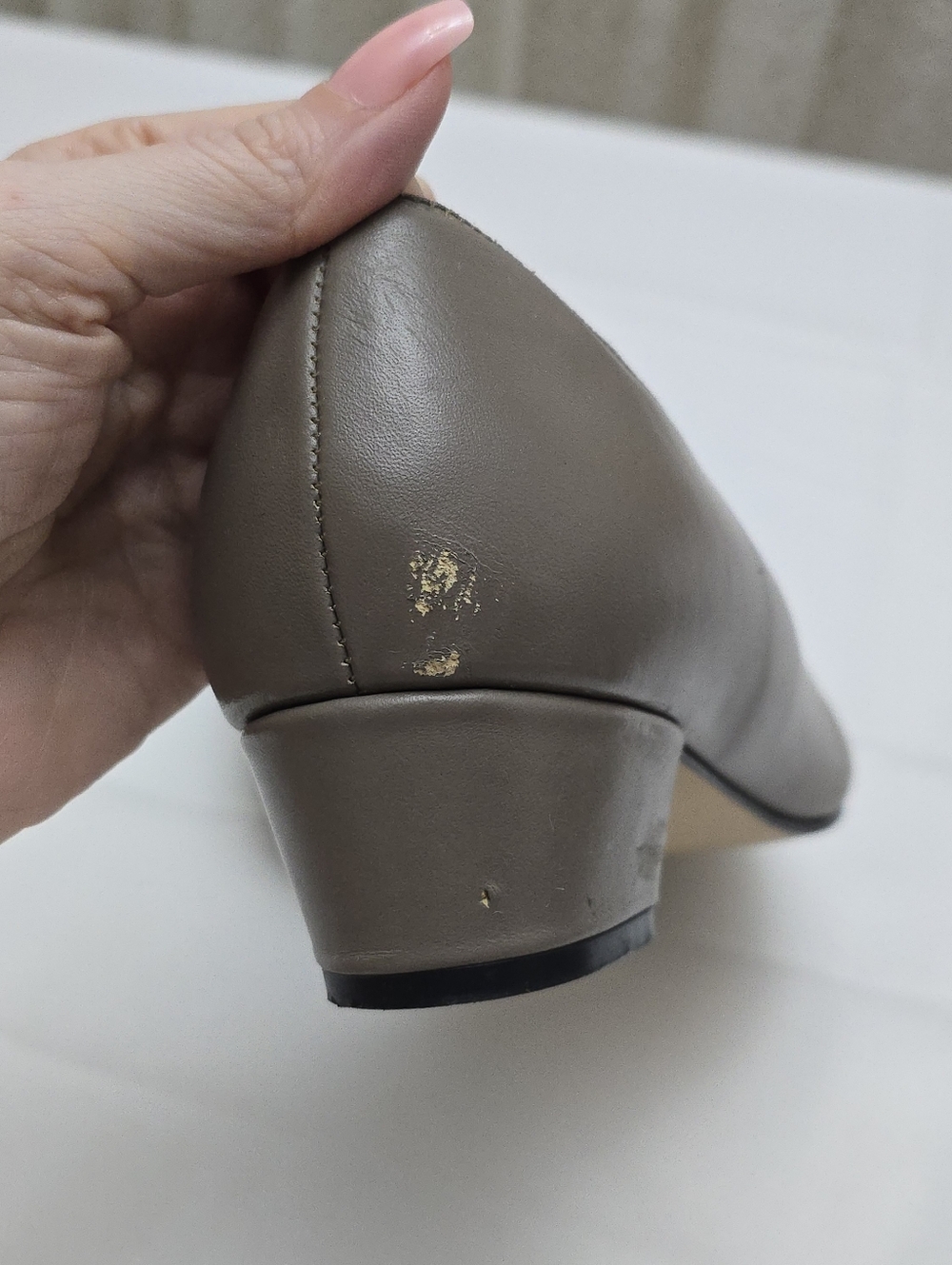 Vintage FootThrills Leather Low Pumps Taupe Grey Bow Wingtip Size 9 2W USA - Picture 11 of 16